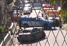 Carro bateu na Saída 2 da Linha Amarela, na Zona Norte do Rio — Foto: Reprodução/Redes sociais