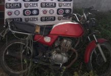 Moto estava sem placa e com número de chassi ilegível — Foto: Divulgação/SSP-BA