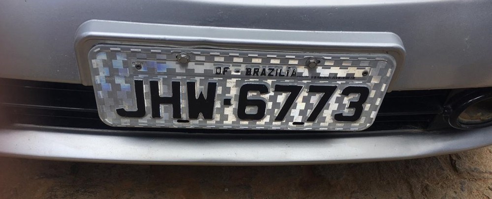 Mecânico é preso na Bahia suspeito de falsificar placa de carro em que Brasília aparece escrito com z — Foto: Divulgação/Polícia Civil