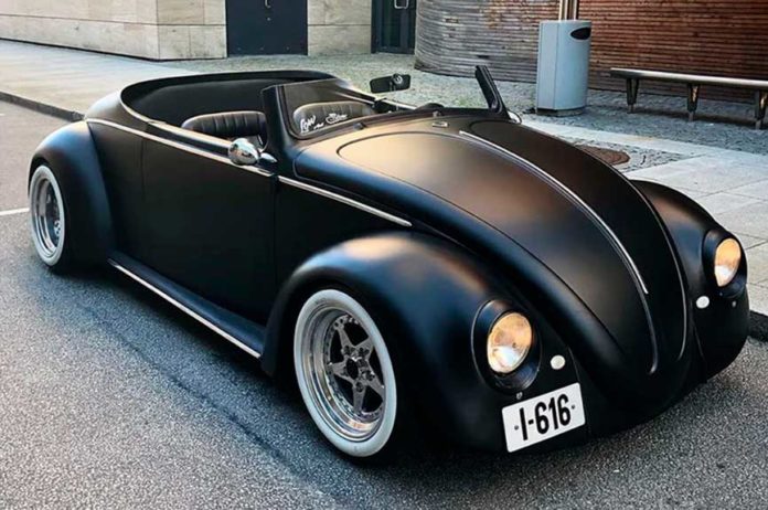 v2 696x462 1 Volkswagen Fusca 1961 é transformado em brutal "fuscão preto" de luxo Roadster v2 696x462 1