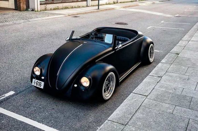 v3 696x462 1 Volkswagen Fusca 1961 é transformado em brutal "fuscão preto" de luxo Roadster v3 696x462 1
