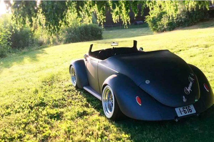 v4 696x462 1 Volkswagen Fusca 1961 é transformado em brutal "fuscão preto" de luxo Roadster v4 696x462 1