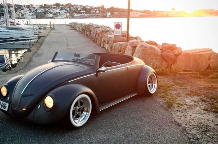 v6 696x462 1 Volkswagen Fusca 1961 é transformado em brutal "fuscão preto" de luxo Roadster v6 696x462 1