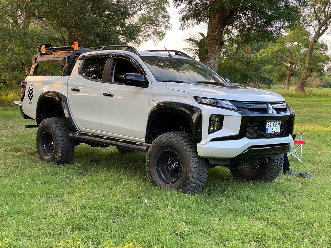 new mitsubishi l200 triton looks cool with suspension lift and body kit 147206 1