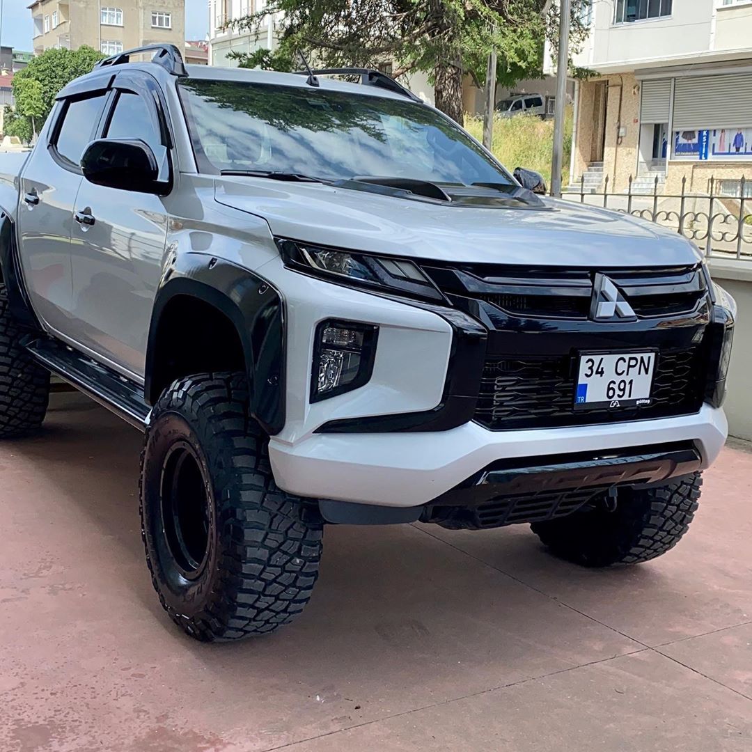 new mitsubishi l200 triton looks cool with suspension lift and body kit 5