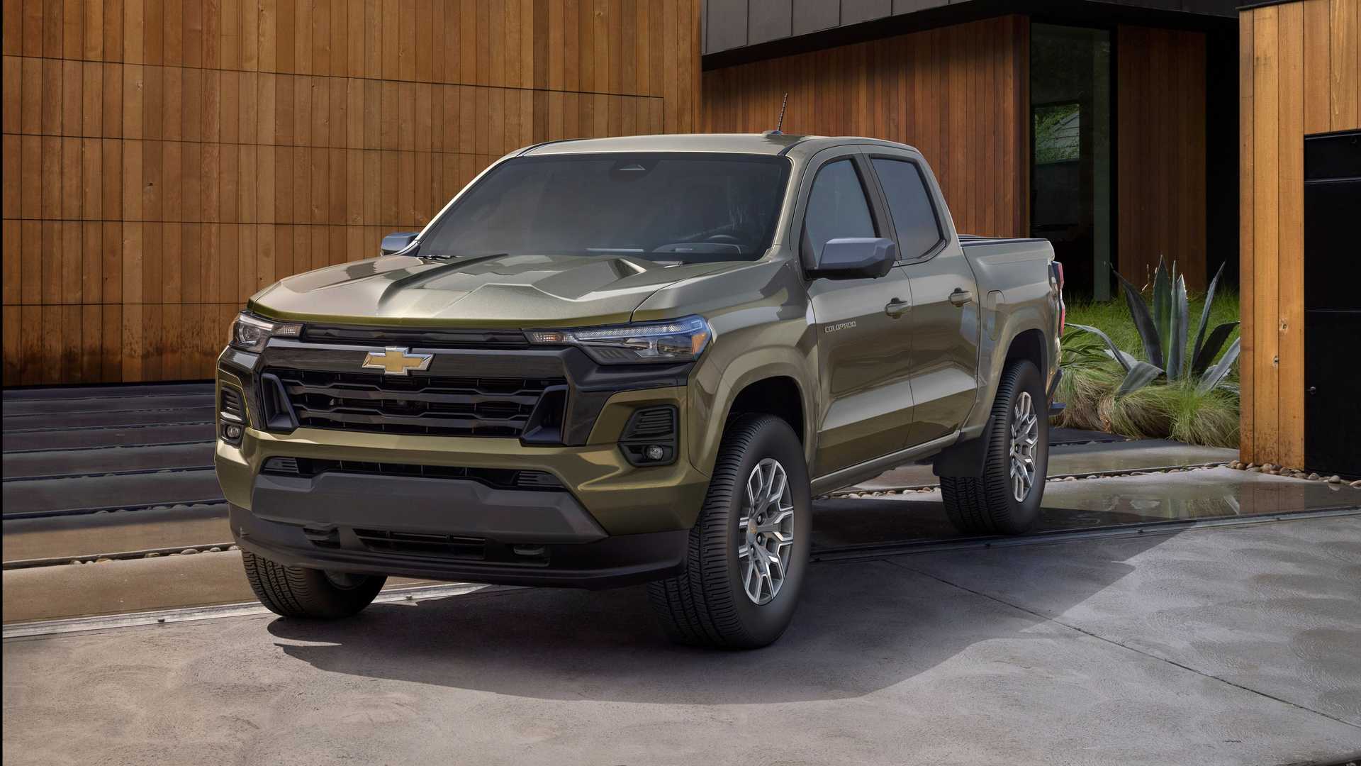 2023 chevrolet colorado lt front angle