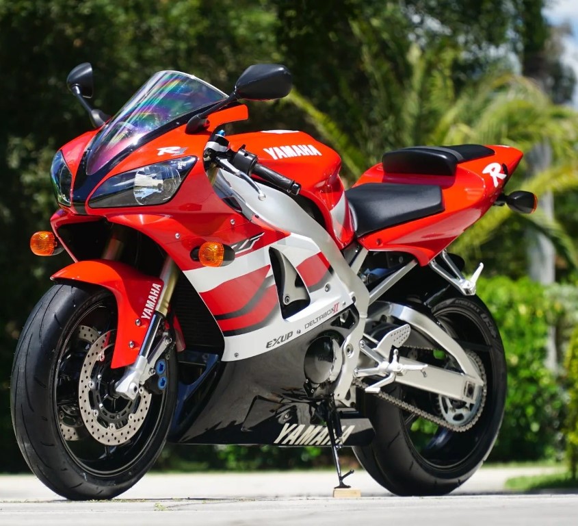 6k mile 2000 yamaha yzf r1 can deliver top tier sport bike thrills on a budget 4