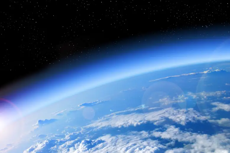 A camada de ozônio na atmosfera protege a Terra dos raios ultravioletasShutterstock/estúdio23