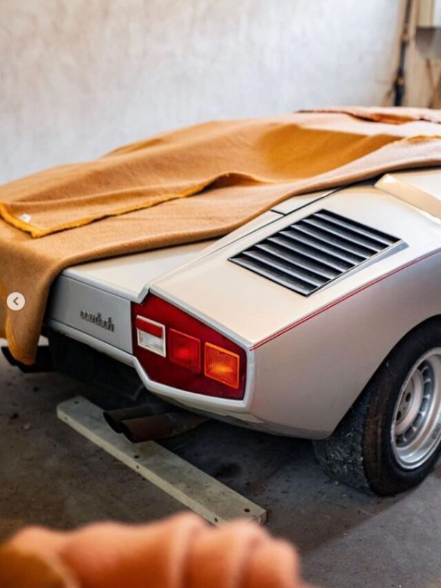 Rara Lamborghini Countach é encontrada abandonada