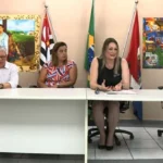 Advogada das famílias durante uma coletiva — Foto: Reprodução/EPTV