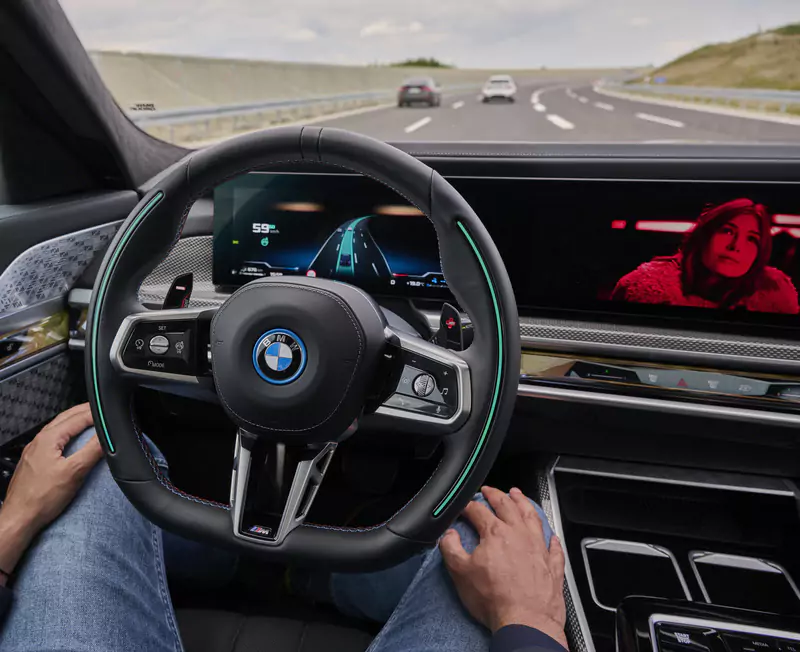 BMW Série 7 ganha condução autônoma avançada